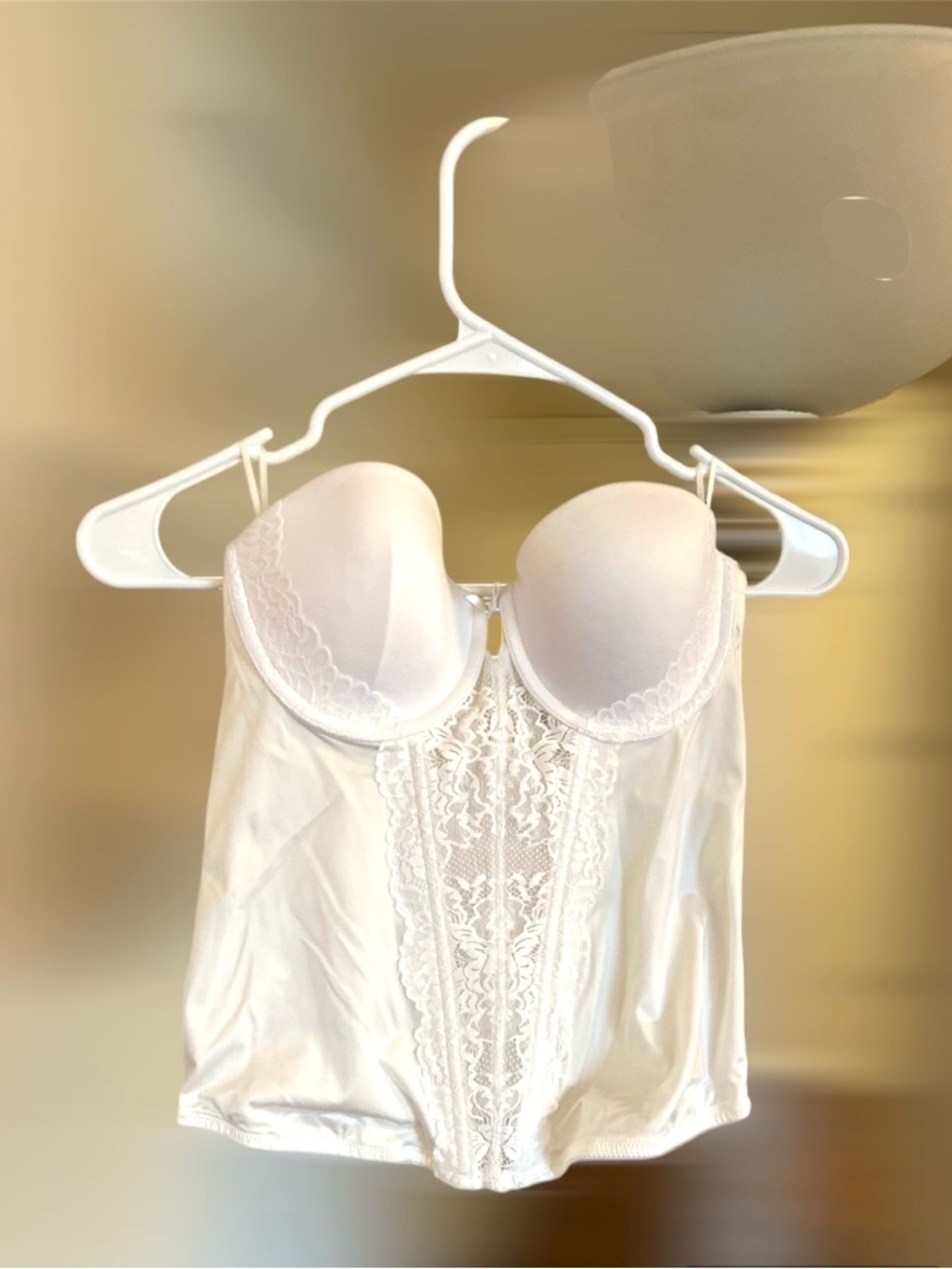 Maidenform White Lace Bustier Camisole with Molded Cups